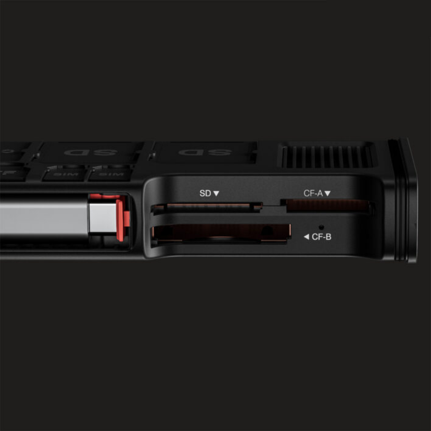 Leofoto LCR-01 High-Speed Memory Card Reader Case – Black