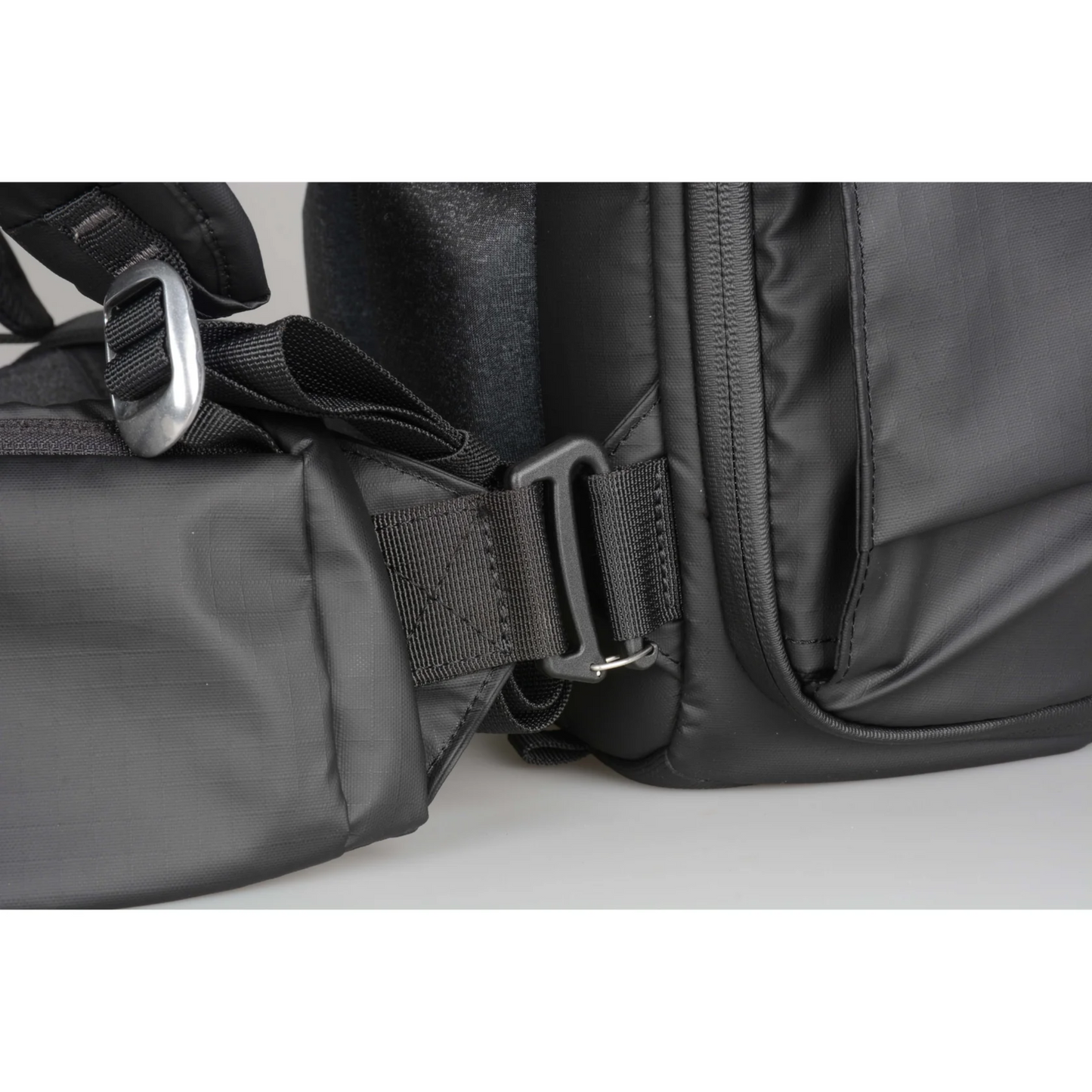 Summit Creative Metropolis 22L Backpack Black